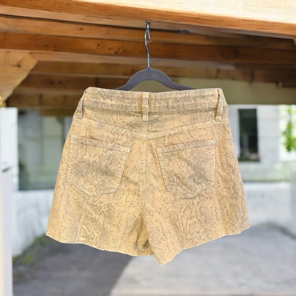 BDG Yellow Snakeskin 🐍 Jean Shorts for Casual Summer Style - Picture 2 of 3